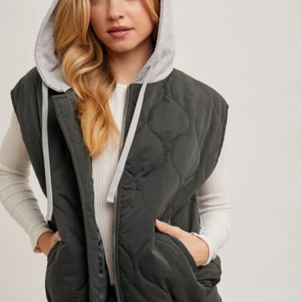 34.  BLUIVY | Quilted Hooded Vest with Pockets